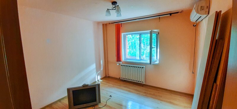 13 Septembrie, apartament 3 camere decomandat, loc parcare + boxa.